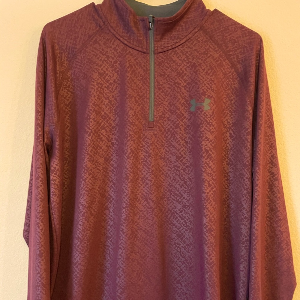 Under Armor Men’s Maroon long sleeve top